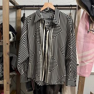 Black and White Geometric top